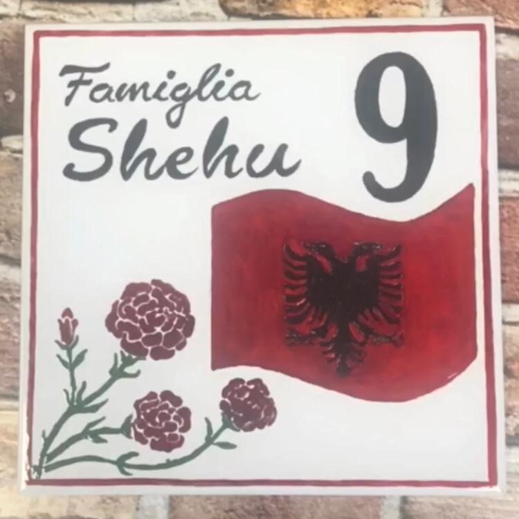 Numeri civici e targhe personalizzate in ceramica